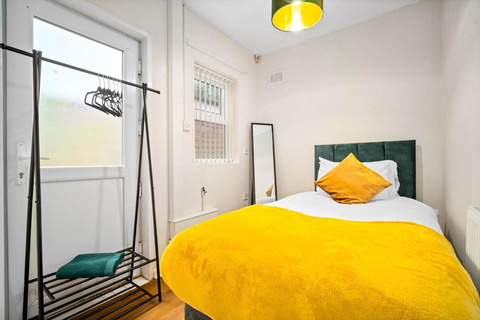 バーミンガム 3 Bed House For Contractors & Families And Free Parkingヴィラ エクステリア 写真